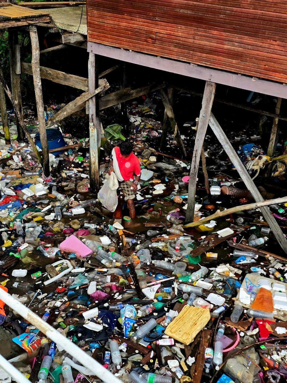 Trash at Semporna’s water village.