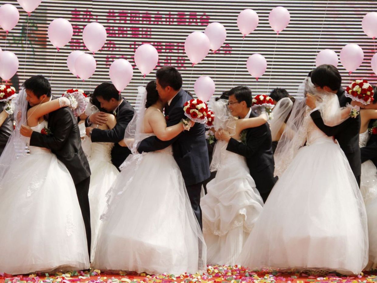 US charges 11 over Chinese sham marriages