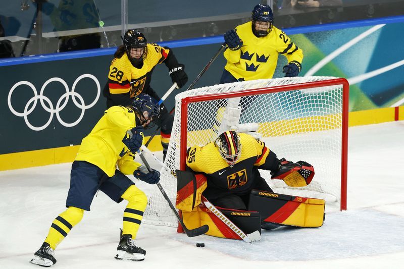 Olympics-Ice hockey-Sweden beat Germany 4-1 in women's opener