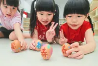 Both young and old keep Li Chun traditions alive