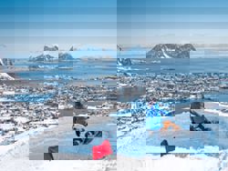 7 skiing destinations that are also near the ocean