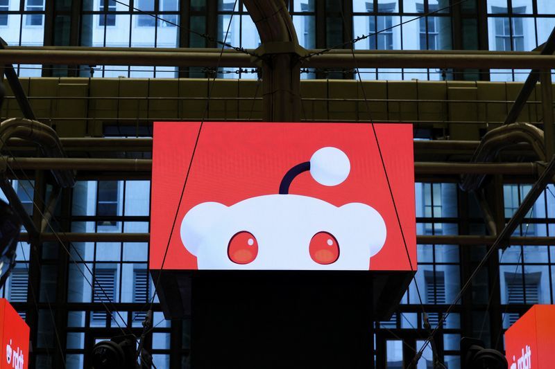 Reddit forecasts revenue above estimates as AI fuels ad sales