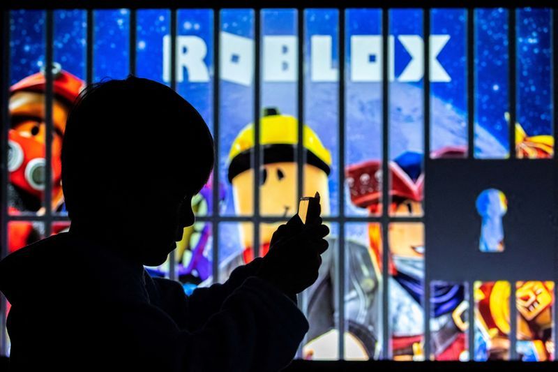 Roblox forecasts strong annual bookings as gaming platform momentum grows; shares jump