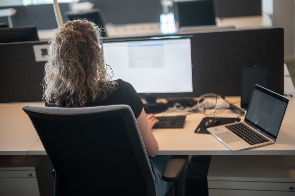 New app helps you sit up straight while at your computer