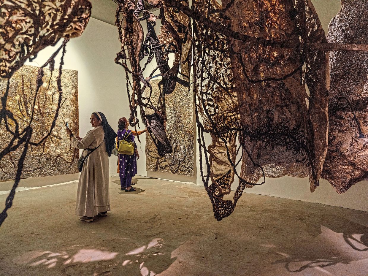 The installation 'Shelter: For The Time Being” by Jayashree Chakravarty at Anand Warehouse during the Kochi-Muziris Biennale. Photo: The New York Times/Priyadarshini Ravichandran
