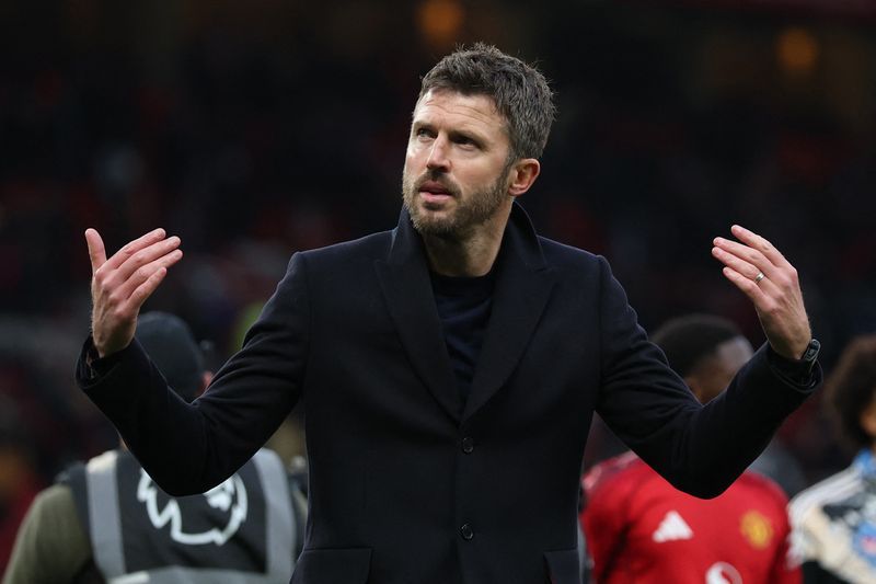 Soccer-Carrick urges no ‘knee‑jerk’ managerial decision amid United surge