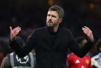 Soccer-Carrick urges no ‘knee‑jerk’ managerial decision amid United surge