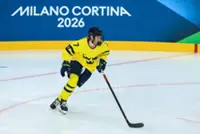 Olympics-Ice hockey-Body checks a hit with players as women's tournament welcomes chippy play