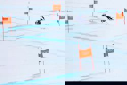 Olympics-Alpine skiing-Vonn crashes out of women's downhill