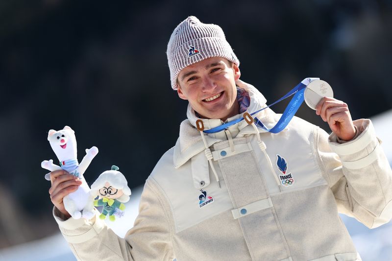 Olympics-Crosscountry-Rivals wave off controversy as Desloges takes skiathlon silver