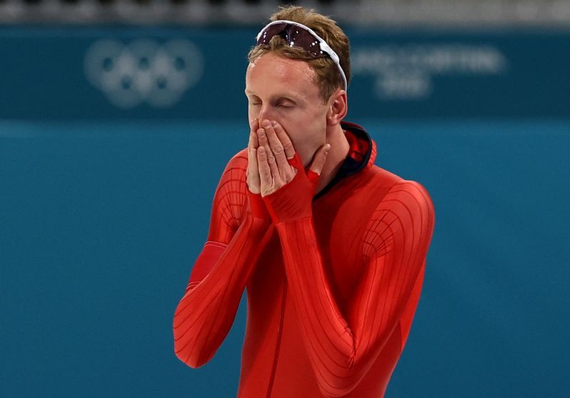 Olympics-Speed skating-Norway's Eitrem wins men's 5,000m gold at Milano Cortina
