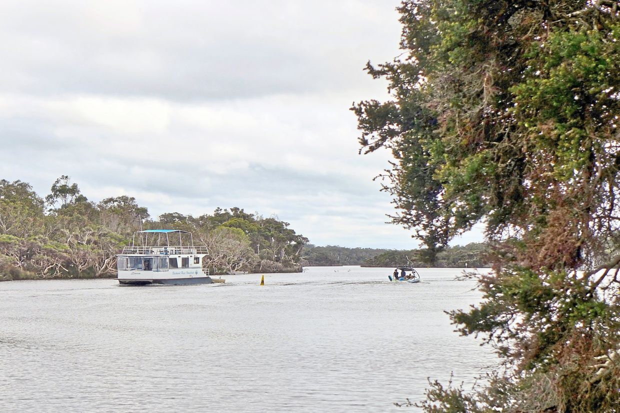 Stay on a houseboat on Blackwood River to take in Western Australia’s peaceful surroundings. — Wikimedia Commons