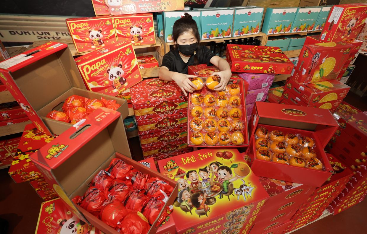 Chloe Koay, a business development manager for a fresh fruit importer and distributor, said this year’s mandarins are sweeter due to good growing conditions.