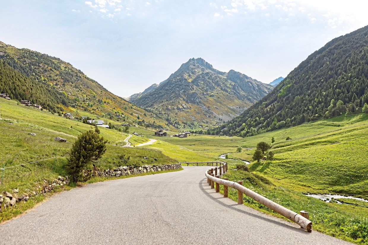 The stunning Vall d’Incles draws hikers in summer and offers peaceful snowshoe trails in winter. — Andorra Turisme