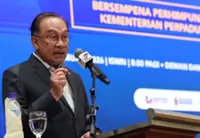 Defend Malaysia from fascism and racism, says PM