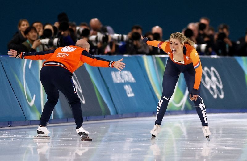 Olympics-Speed skating-Netherlands' Leerdam channels expectations to win gold