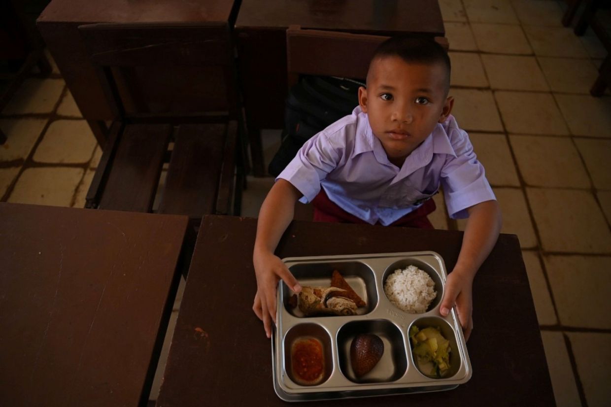 Public satisfied with Indonesia's free meal programme despite food safety, budget concerns