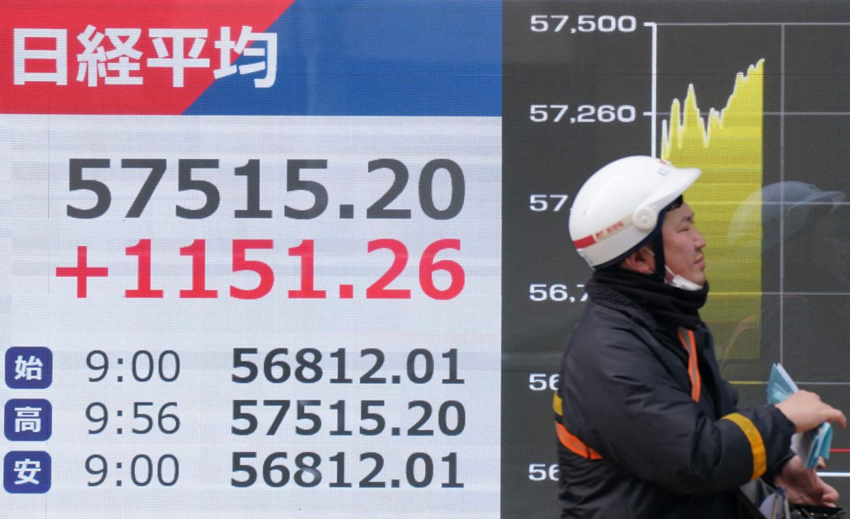 Asian markets extend gains as Tokyo enjoys another record day