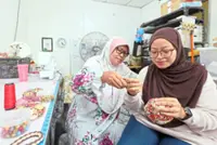 Retiree finds purpose in teaching sewing, upcycling skills