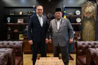 Anwar receives courtesy call from Perlis MB
