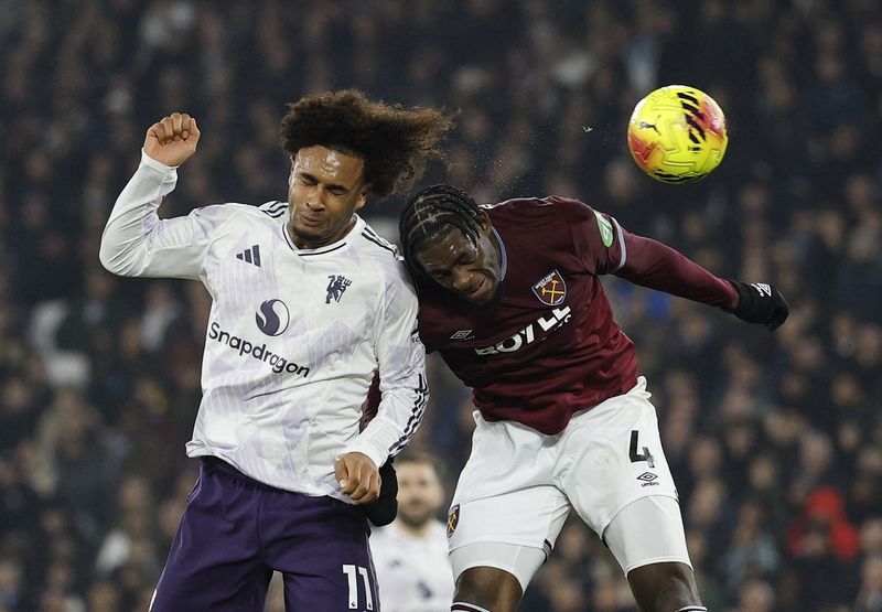 Soccer-West Ham stalemate a hair-raising result for Manchester United fan