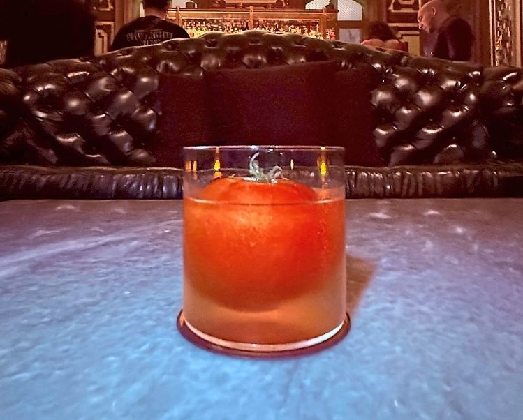 Geschichte, Mixologie und ein Tomatengetränk in Bangkoks Bar Sathorn