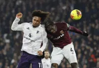 Soccer-West Ham stalemate a hair-raising result for Manchester United fan