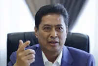 I don't own shares in any company, claiming otherwise is defamatory, says Azam Baki