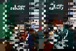 Shopify forecasts quarterly revenue above estimates on strong demand