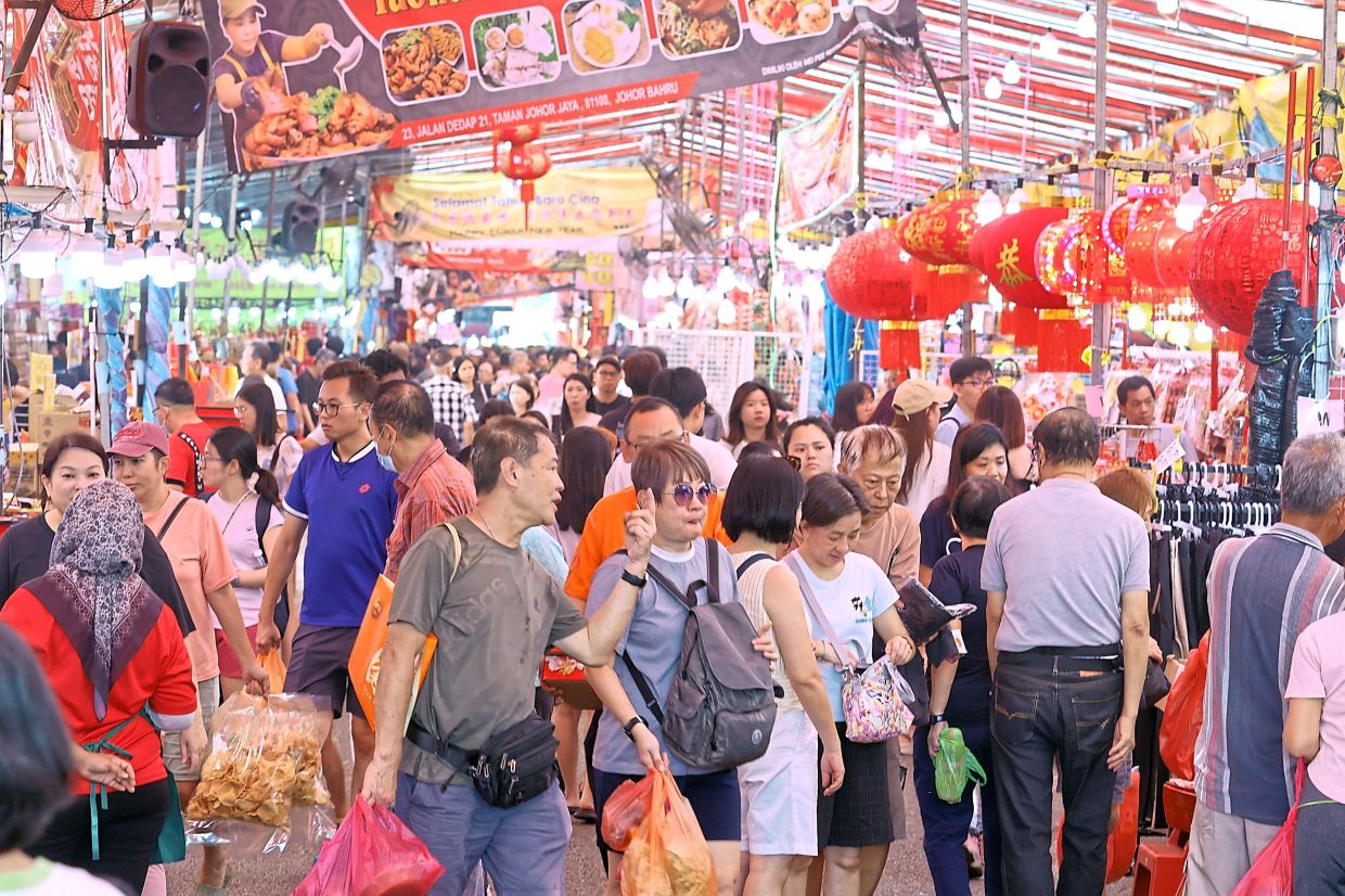 Festive holidaymakers head to JB