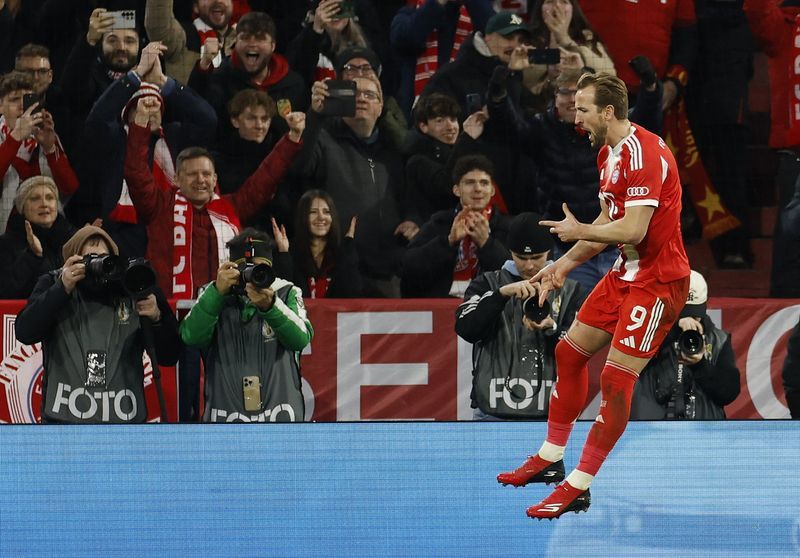 Soccer-Kane, Diaz score again as Bayern advance to cup semi-finals