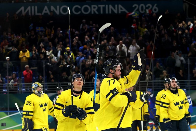 Olympics-Ice hockey-Sweden overcome surprise Italy fight, Slovakia stun defending champs Finland