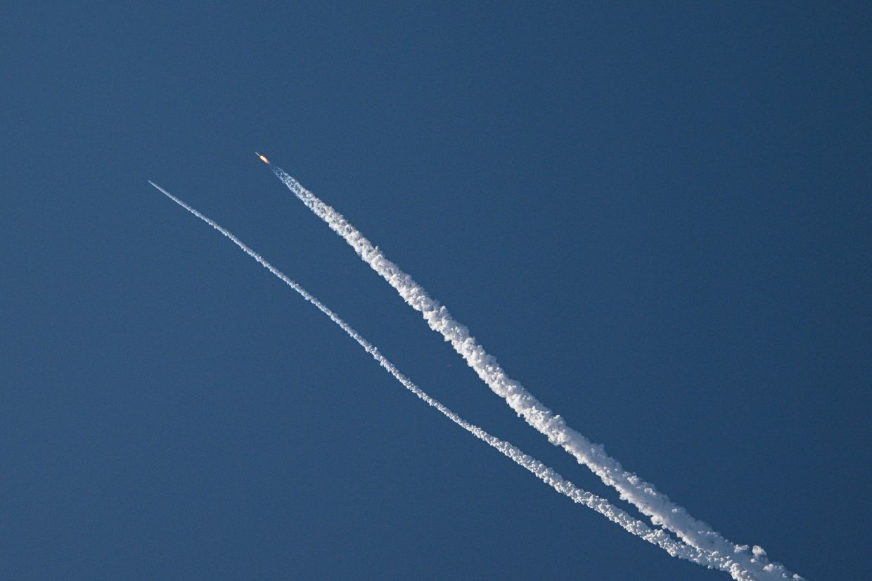 China’s Mengzhou spacecraft passes key test for 2030 crewed moon mission with Long March-10 rocket