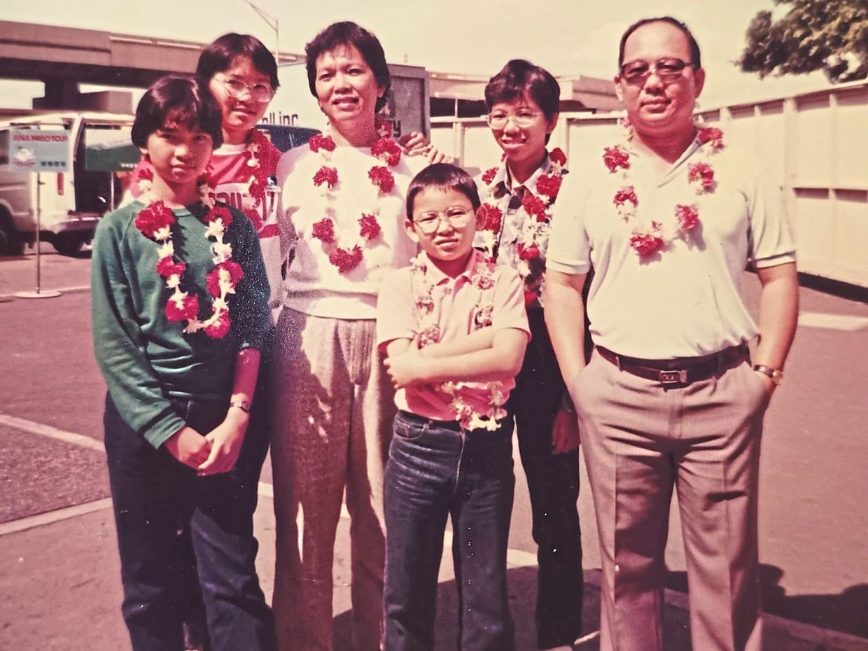 From left: Chi Kuen, Yin Kuen, Tan, Lee, Shu Kuen and the family patriach, the late Lee Poi Kan, during a holiday in Hawaii, the United States in 1985.
