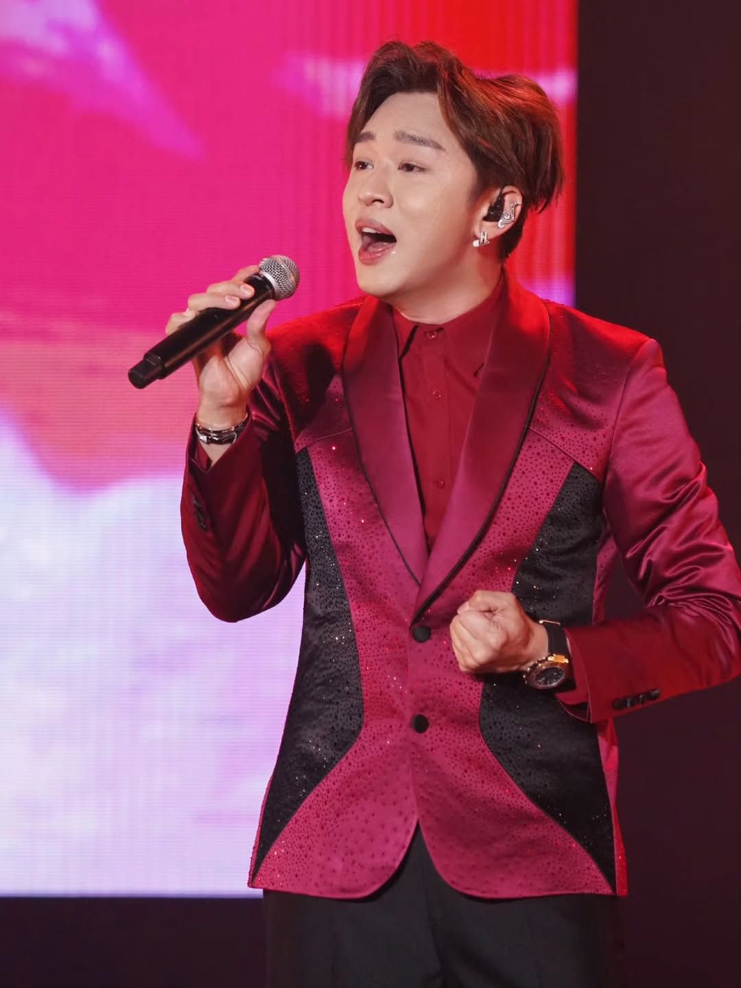 Teh made waves in 2025 after participating in the third season of TVB's 'Midlife, Sing & Shine!' contest. Photo: Rax Teh/Instagram