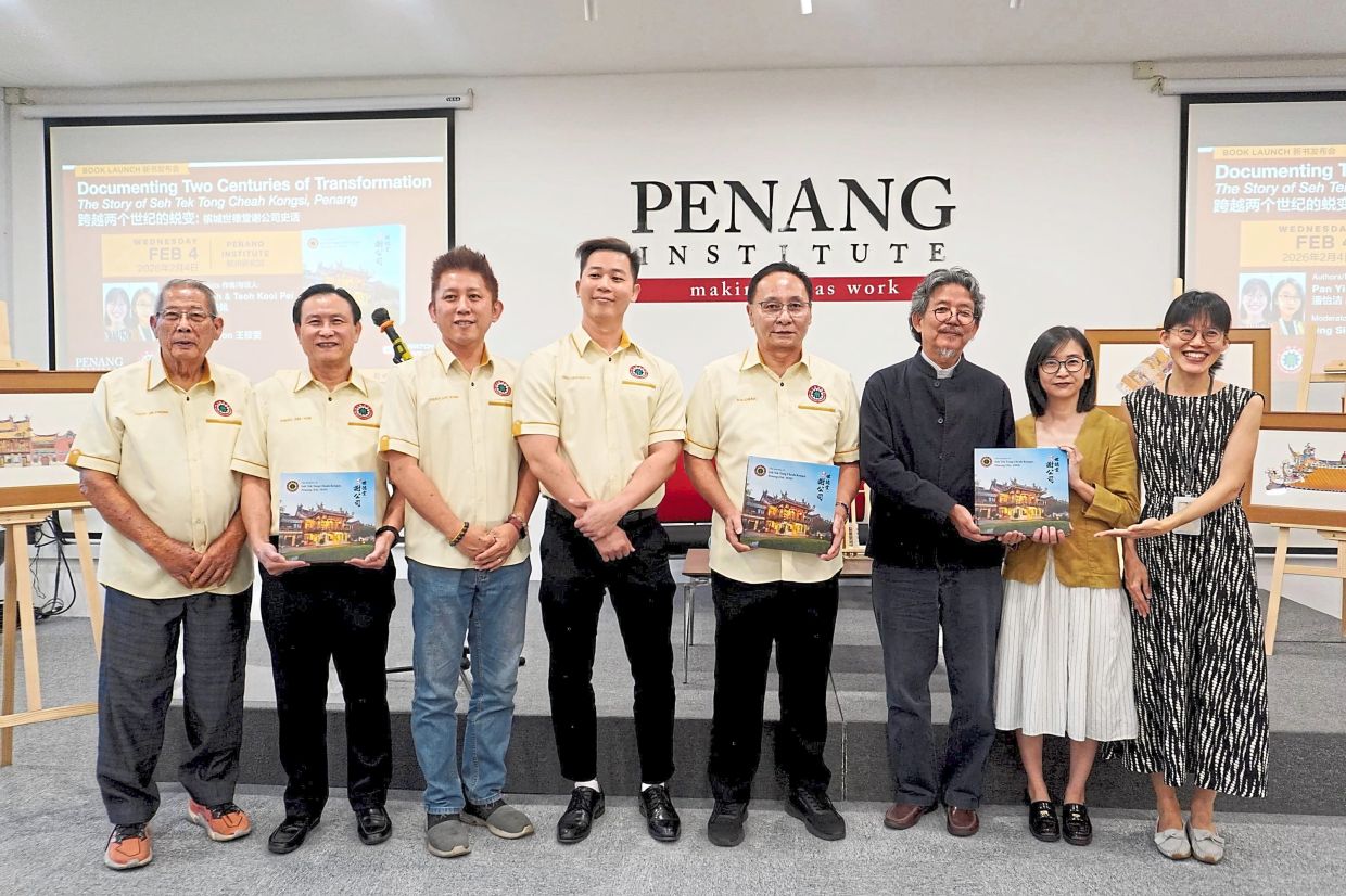 (From right) Authors Pan and Teoh, with Ooi and members of Cheah Kongsi. — Courtesy photo