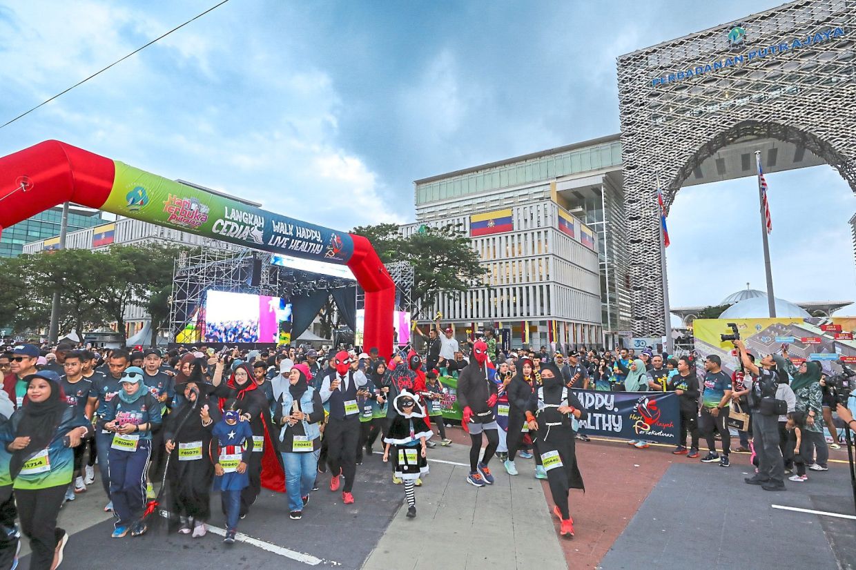 Runners surge forward from the starting line after the flag-off.