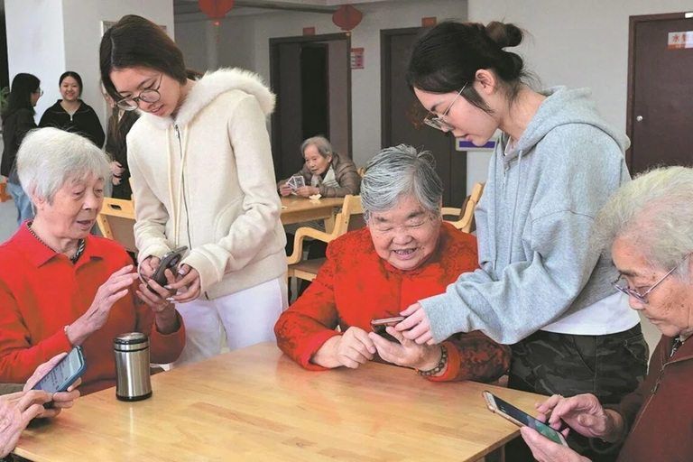 More seniors addicted to Internet