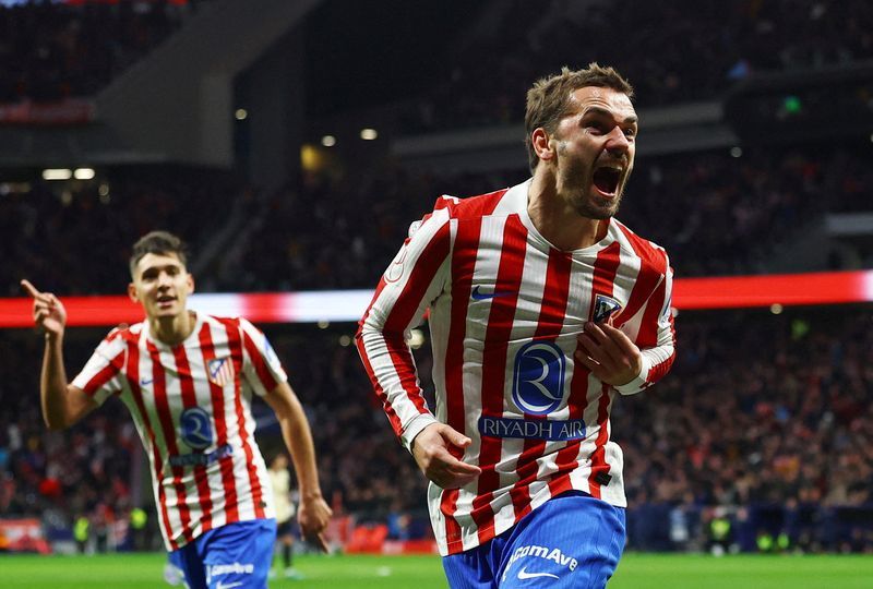 Soccer-Atletico hit Barcelona for four to take giant step toward Copa del Rey final
