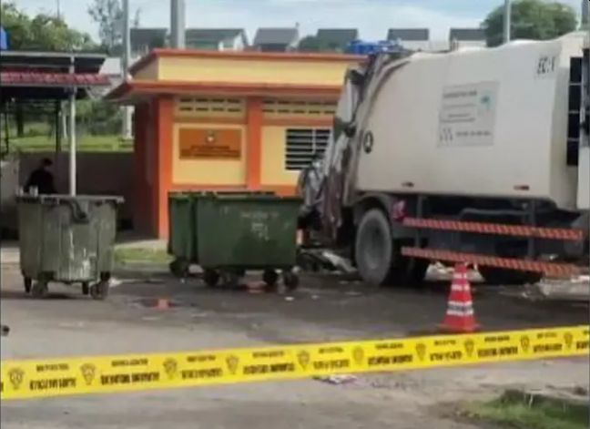 Trash collector finds body parts