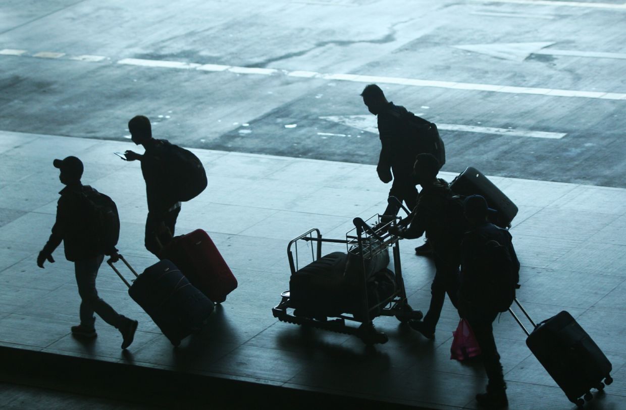 QuickCheck: Were travellers at KLIA2 asked to carry strangers’ bags through screening counters?
