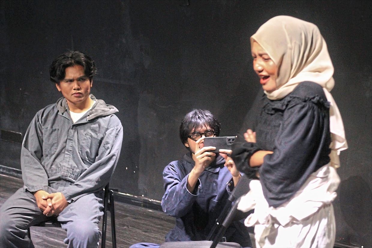 'Lapar' unfolds in fragments, following five people grappling with the aftermath of a horrific act, each sharing their story in different ways, including interviews. Photo: The Star/M. Irsyad 