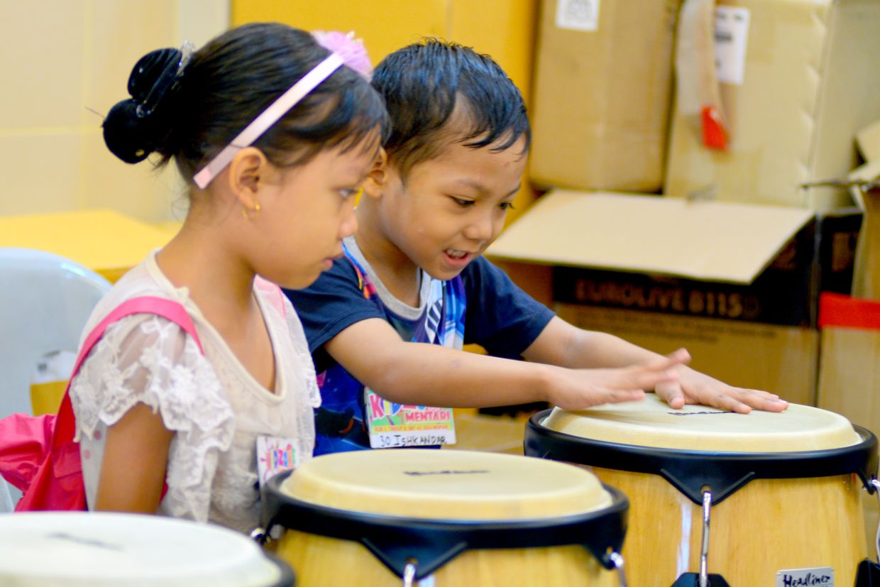 Expose your child to the arts to boost his thinking abilities