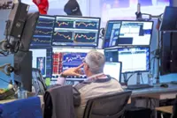 Traders bet on fewer 2026 rate cuts on strong data