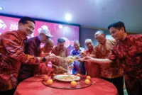 Sultan Sharafuddin, Tengku Permaisuri attend CNY dinner