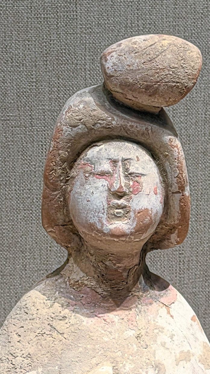 A painted terracotta figurine of a court lady from China’s Tang Dynasty (618 to 907 CE). Such figures were placed in tombs to serve and accompany the deceased in the afterlife.
