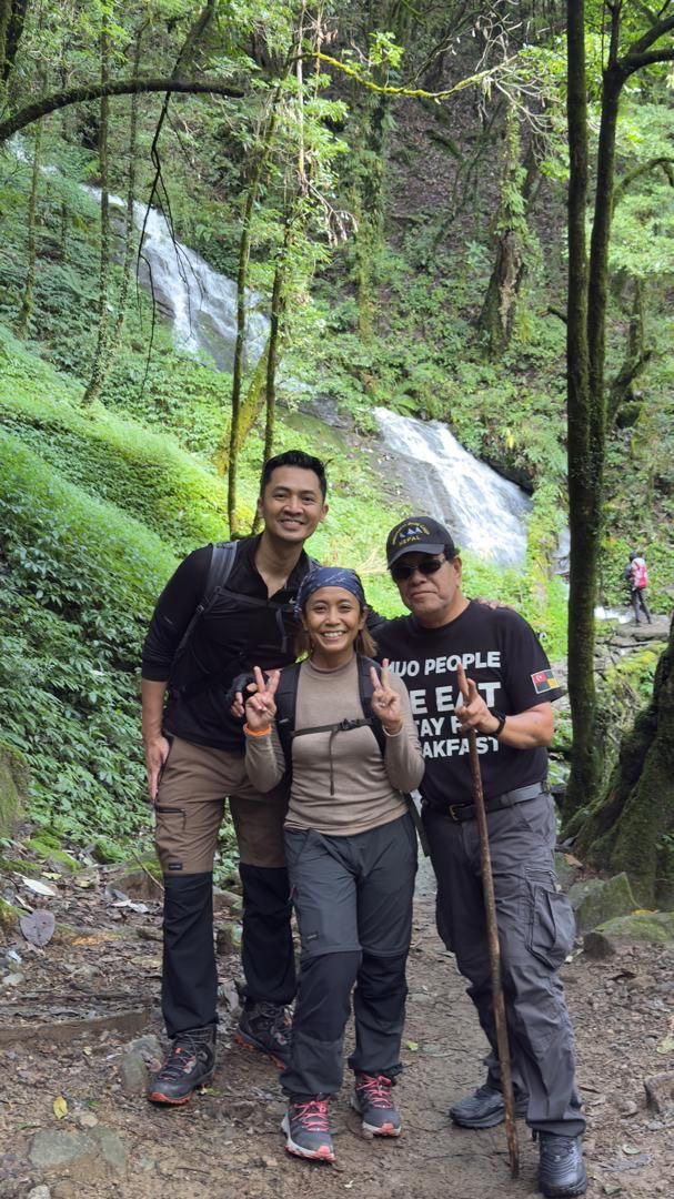 The writer (right) with his niece, Haida Azreena Hannie, and her husband, Mohammad Raziz, during one of their breaks.
