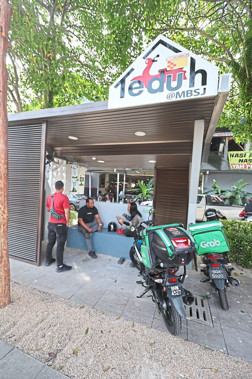 MBSJ’s sheltered rest hub for p-hailing riders in the SS15 commercial area. — LOW BOON TAT/The Star 