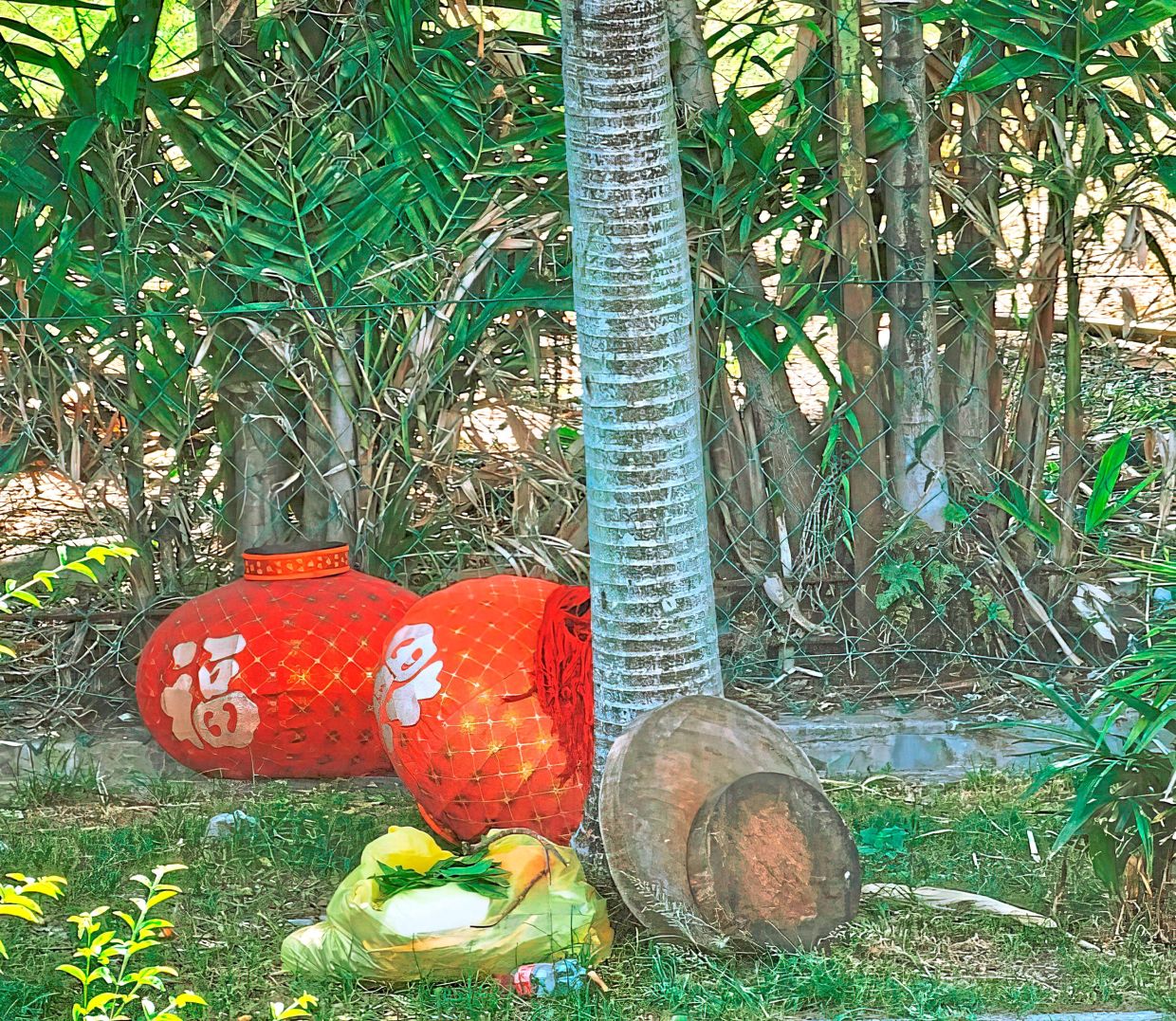 Lanterns and chopping boards thrown by the resident. 