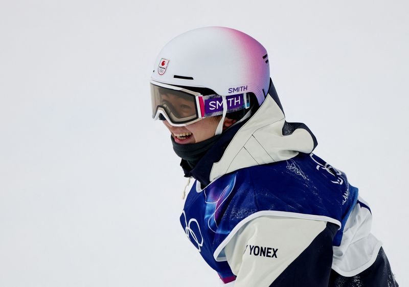 Olympics-Snowboard-Japan's Totsuka takes men's halfpipe gold
